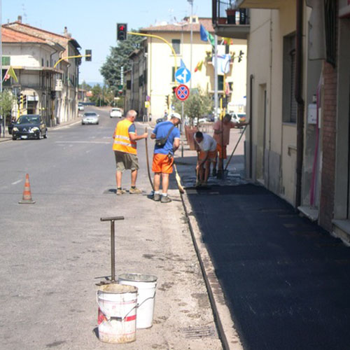 CADUTE SU MARCIAPIEDE